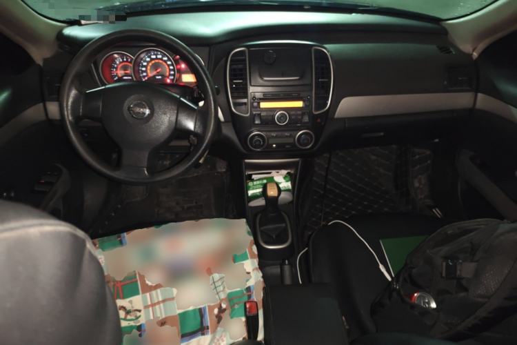 Used Nissan Sylphy 2016 Classic 1.6XE Manual Comfort Edition Center Console