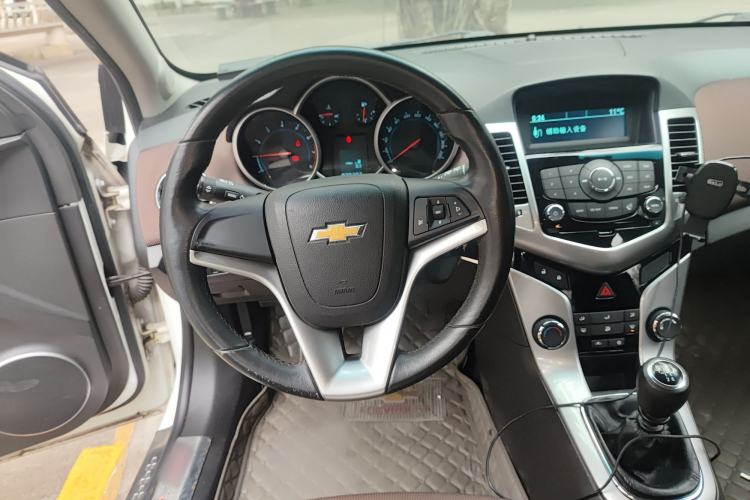 Used Chevrolet Cruze 2013 Hatchback 1.6L Manual Luxury Model
