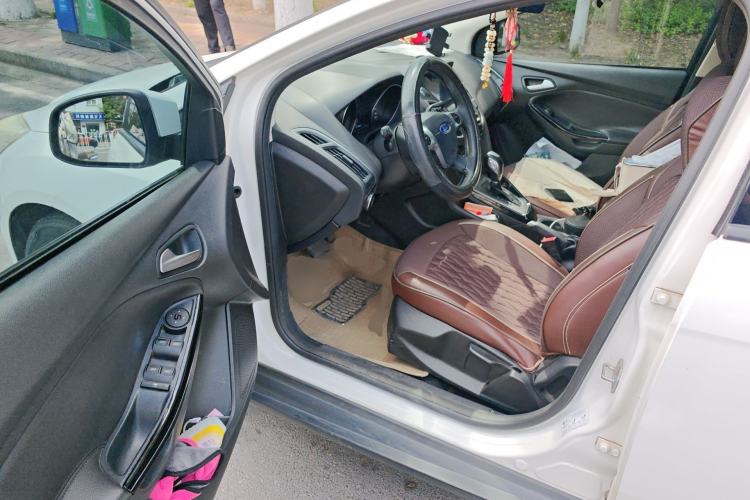 Used Ford Focus 2012 Sedan 1.6L Automatic Fashion Edition Driver Seat