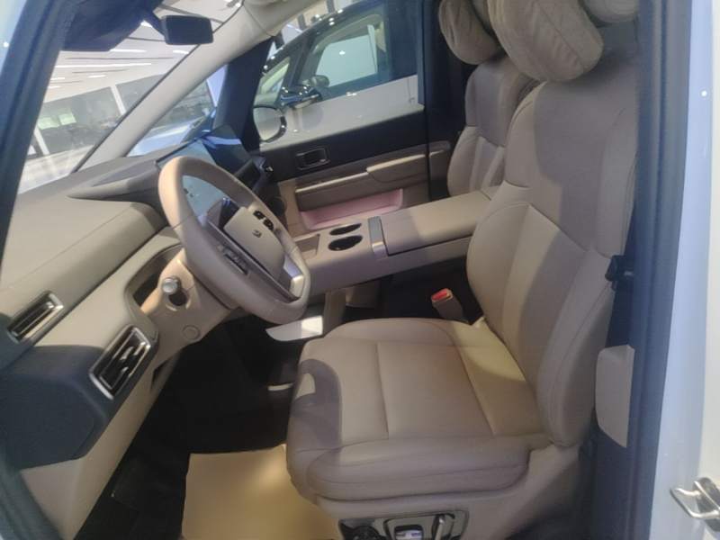 Used Li Auto MEGA 2025 Ultra Smart Refreshed Edition — 14