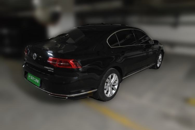 Used Volkswagen Magotan 2018 330TSI DSG Luxury Model Rear Right 45 Deg