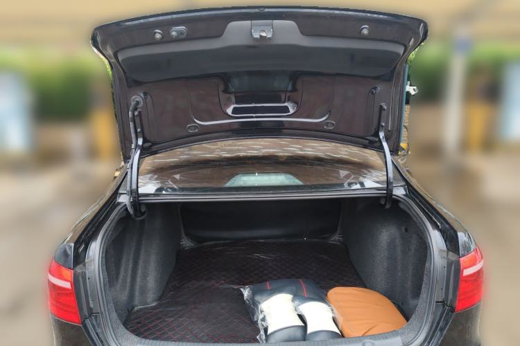 Used Volkswagen Lavida 2013 Revised Classic 1.6L Automatic Fashion Edition Trunk