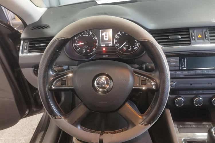 Used Skoda Octavia 2015 1.6L Manual Yijun Edition
