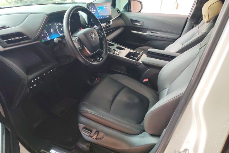 Used Toyota SIENNA 2023 2.5L Hybrid Ultimate Edition