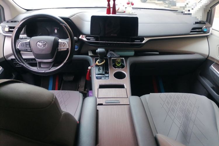 Used Toyota Granvia 2023 2.5L Hybrid Comfort Edition
