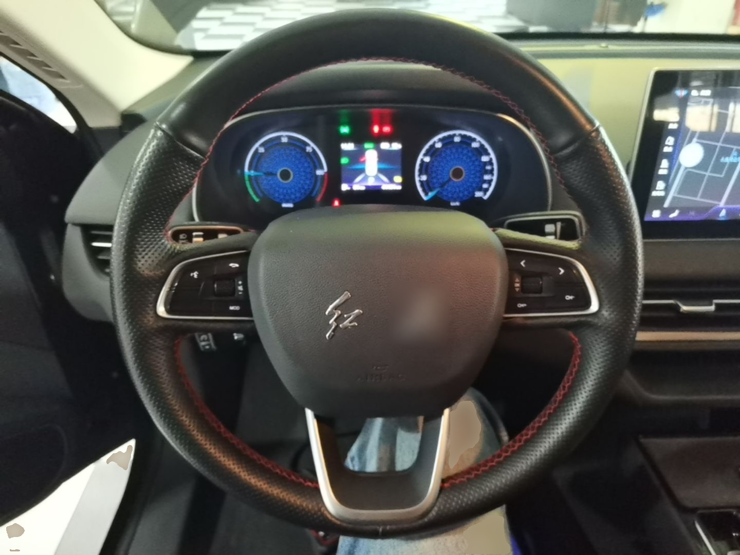 Hongqi E-QM5 2024 610 km PLUS — снимка 13