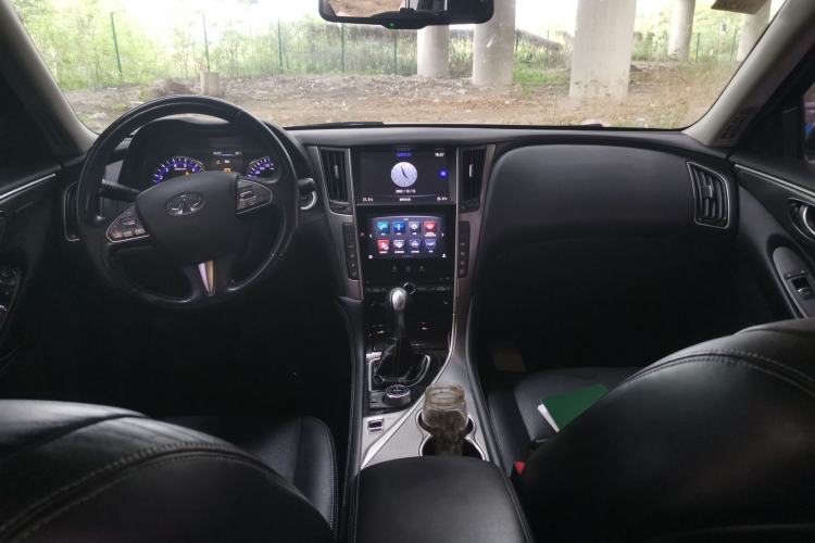 Used Infiniti Q50 2014 3.7L Luxury Edition Center Console