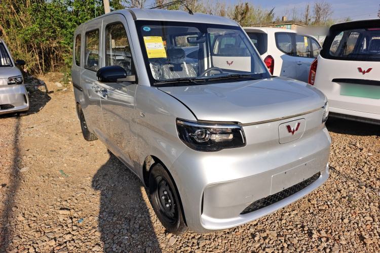 Used Wuling Zhiguang New Energy 2025 Standard Model Front Right 45 Deg