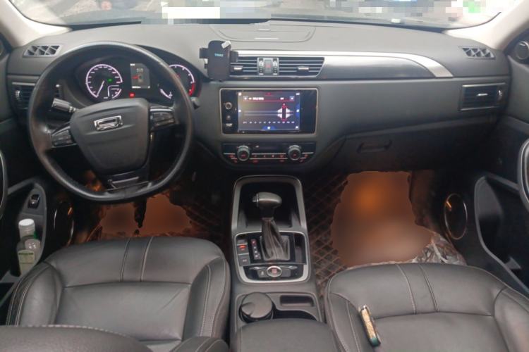 Used Qoros 5 2017 1.6T Automatic Flagship Model Center Console