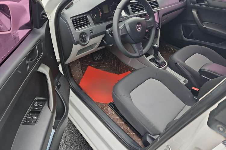 Used Skoda Rapid 2016 1.6L Automatic Front-Wheel Drive Model
