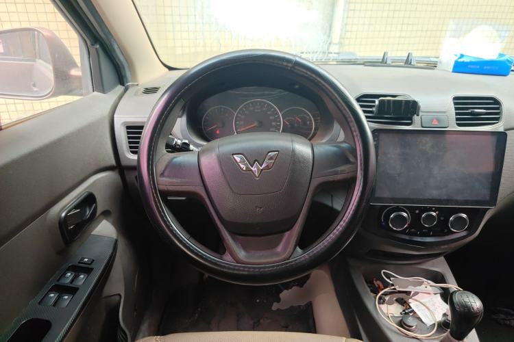 Used Wuling Hongguang 2016 1.5L S Comfort Version Steering Wheel