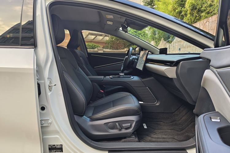 Used Toyota bZ5 2025 Model 550 PRO Smart Driving Edition Interior 4