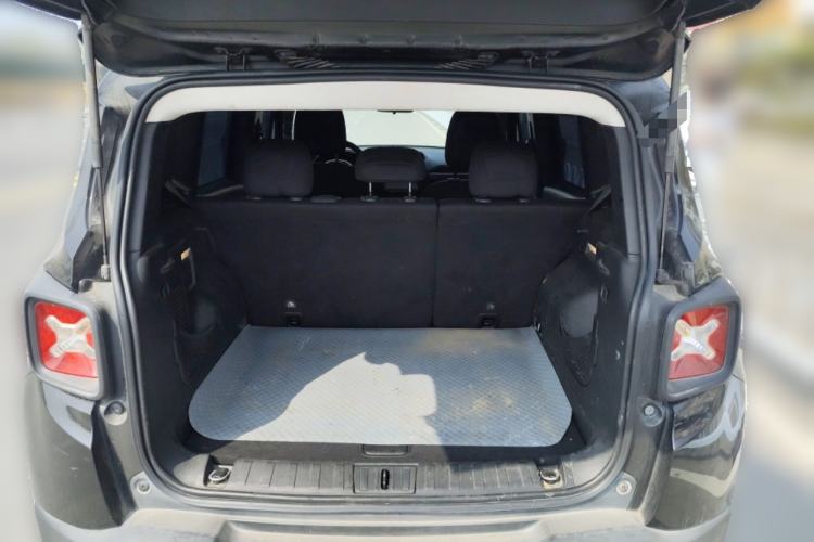 Used Jeep Renegade 2017 180T Automatic High-Energy Version Trunk