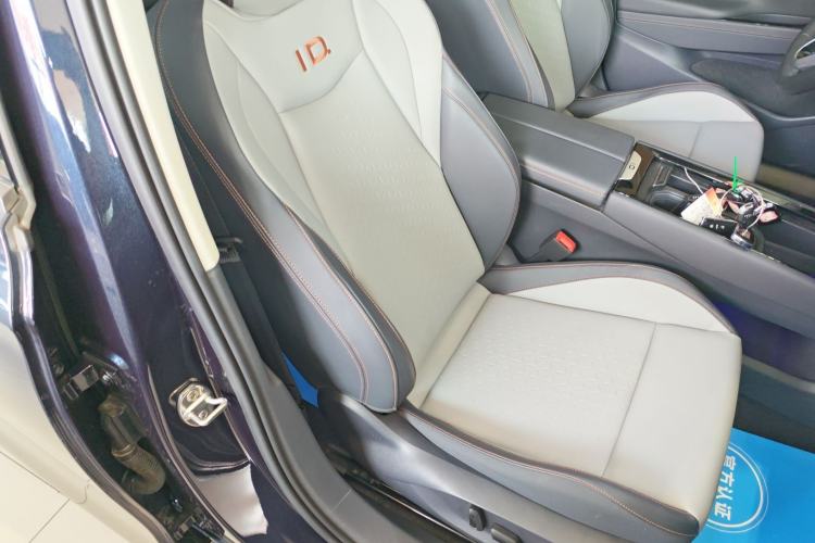 Used Volkswagen ID.7 VIZZION 2024 AIR model Right Front Seat