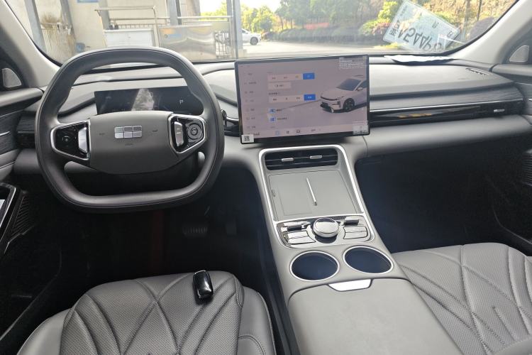 Used Geely Galaxy L6 2025 EM-i 140km Long-Range Version