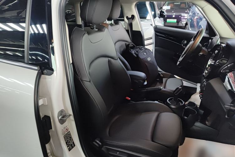 Used MINI 2023 Updated 1.5T COOPER Artist Five-Door Edition Right Front Seat