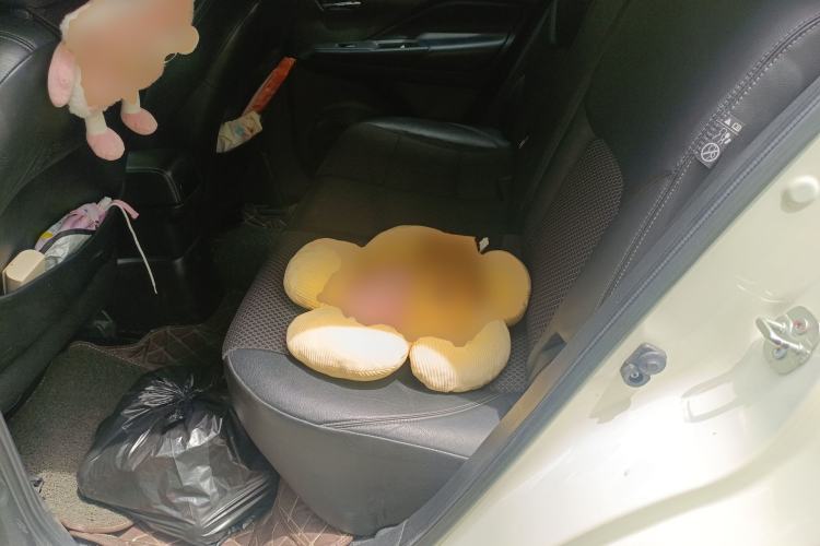 Used Nissan Kicks 2017 1.5L CVT Smart Drive Edition Left Rear Seat