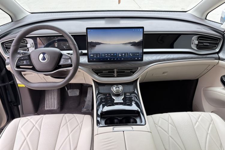 Used Denza D9 2024 DM-i 970 Luxury Model