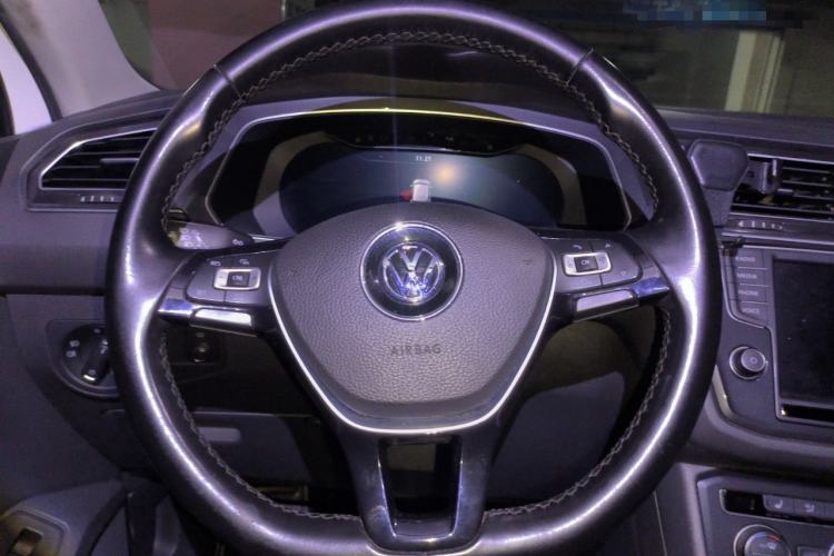 Used Volkswagen Tiguan 2017 330TSI Four-Wheel Drive High-End Model Steering Wheel