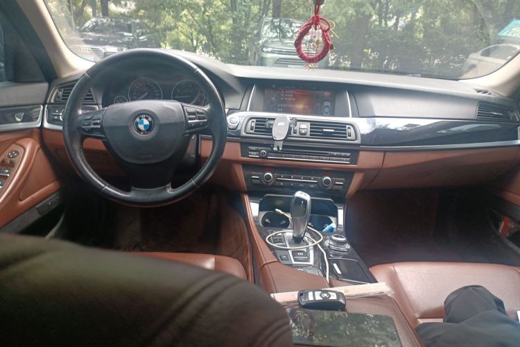 Used BMW 5 Series 2014 520Li Elegant Model Center Console