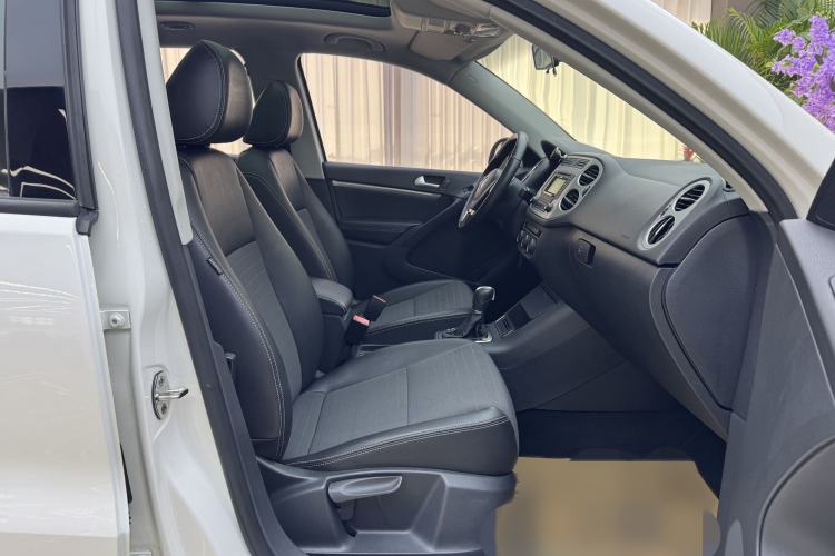 Used Volkswagen Tiguan 2016 300TSI Automatic All-Wheel Drive Fashion Vision Edition Interior 4