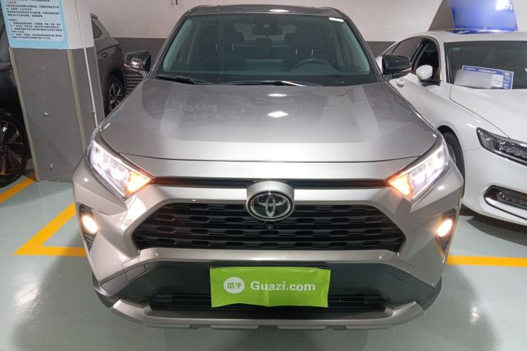 Used Toyota RAV4 2022 2.0L CVT 4x4 Fashion Edition
