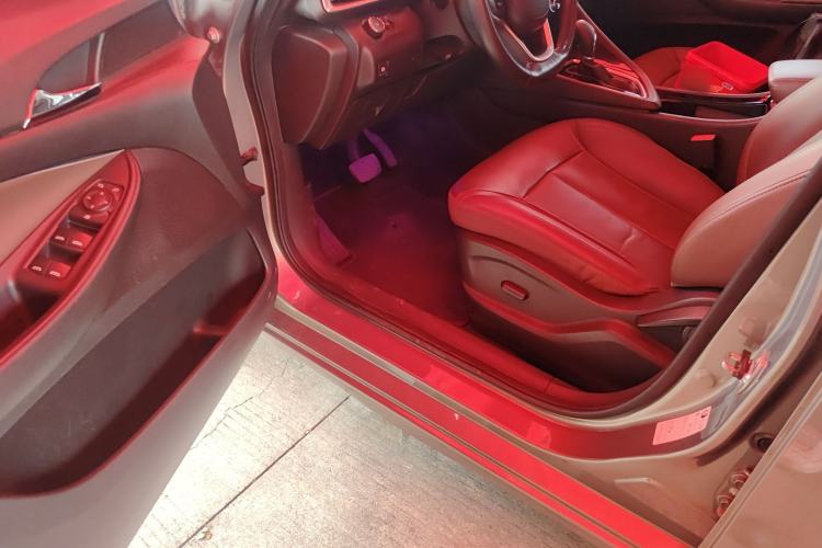 Used Buick GL6 2019 18T 6-Seater Connected Luxury Version China VI Standard Driver Seat