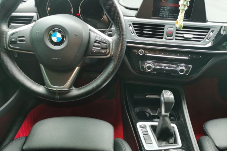 Used BMW 1 Series 2017 118i Sport Edition Center Console