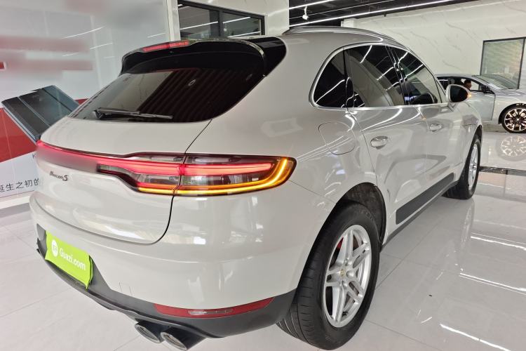 Used Porsche Macan 2021 Macan 2.0T Rear Right 45 Deg