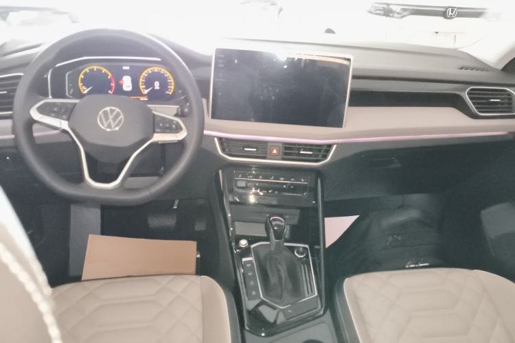 Used Volkswagen Tayron 2023 280TSI Two-Wheel-Drive Luxury Plus Advanced Version Center Console