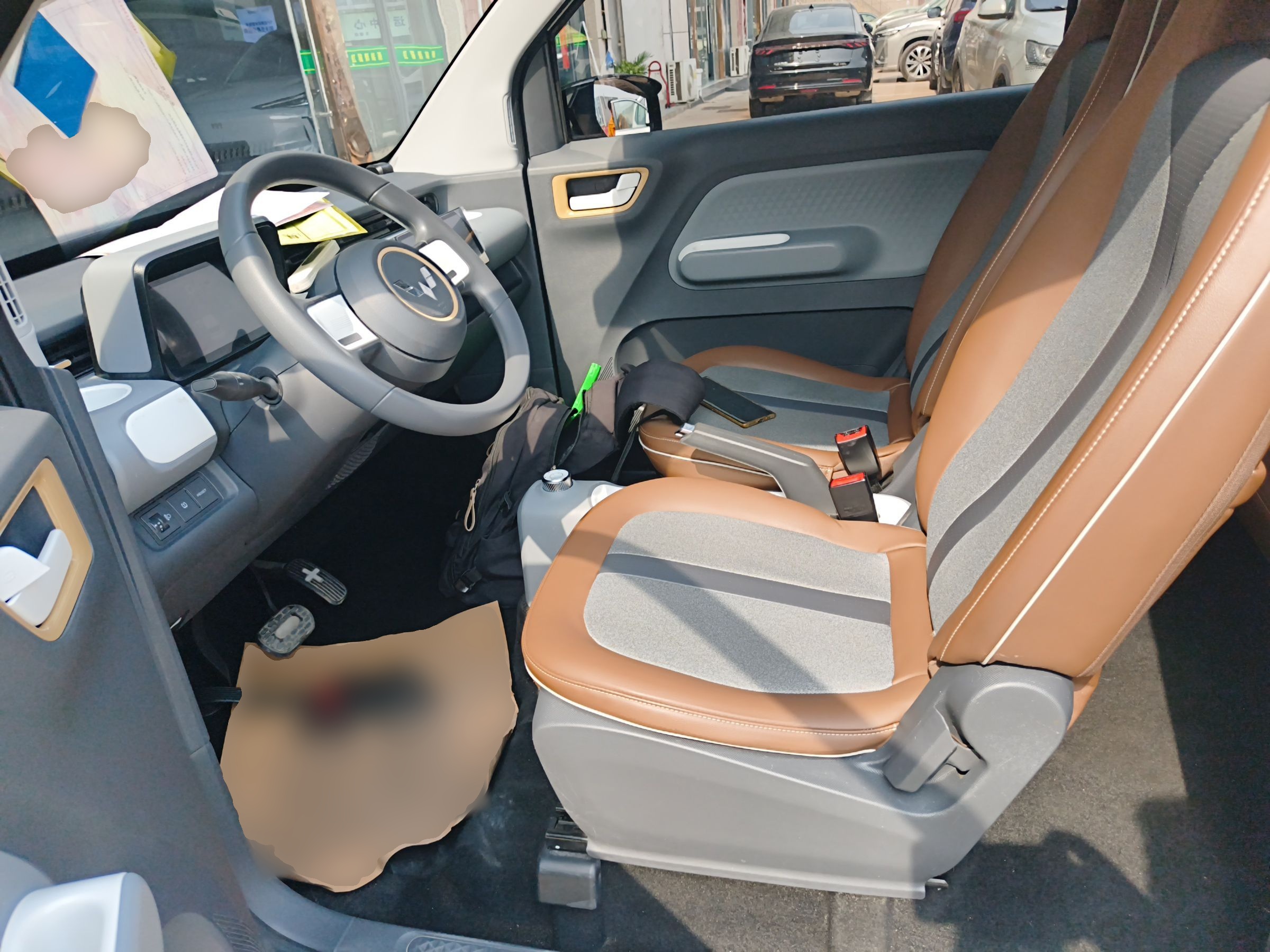 Переднее сиденье в автомобиле