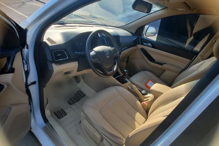 Used Baojun 730 2014 1.5L manual Comfort version 7 seats