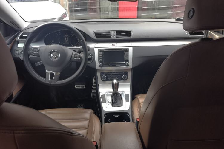 Used Volkswagen FAW-Volkswagen CC 2011 1.8TSI Luxury Model Center Console