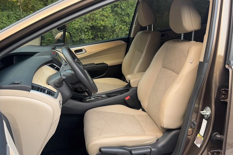 Used Honda Jade 2013 1.8L automatic Comfort version 5 seats