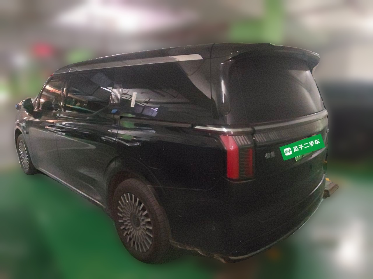 Zeekr 009 2024 7-Seater Walk-Through Version Four-Wheel Drive 108 kWh — снимка 4