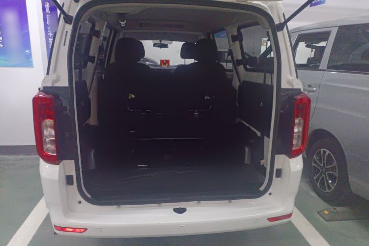 Used Dongfeng Fengon 380 2022 1.5L Comfort-Class Passenger Vehicle (Steel Spring) with 7 Seats