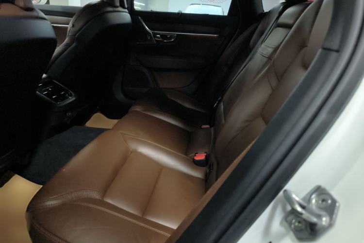 Used Volvo V90 2021 Cross Country B5 AWD Prestige Edition
