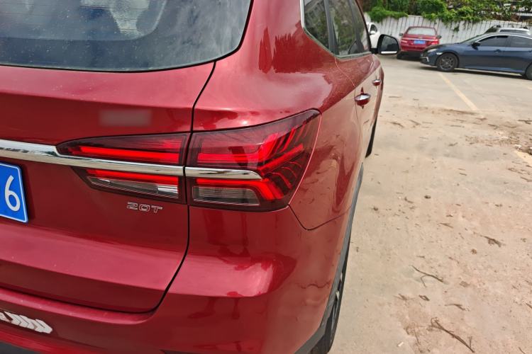 Used Roewe RX5 2016 20T Two-Wheel Drive Automatic Internet Smart Edition Right Rear Taillight