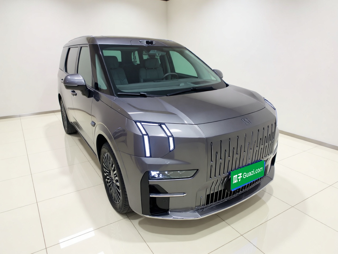 Zeekr 009 2024 7-Seater Walk-Through Version Four-Wheel Drive 108 kWh — снимка 3
