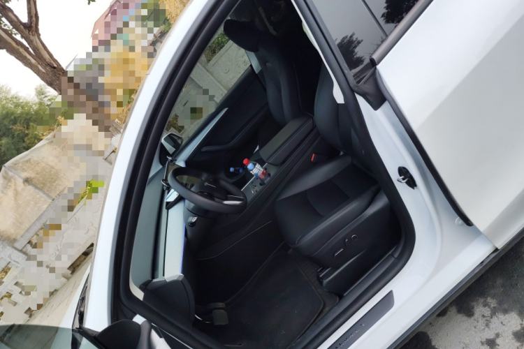 Used Tesla Model Y 2024 Long-Range All-Wheel-Drive Version Left Front Seat