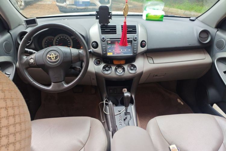 Used Toyota RAV4 2009 2.4L Automatic Luxury Edition Center Console