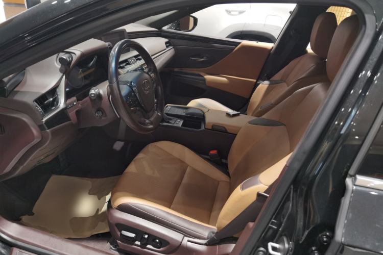 Used Lexus ES 2020 300h Premier Edition