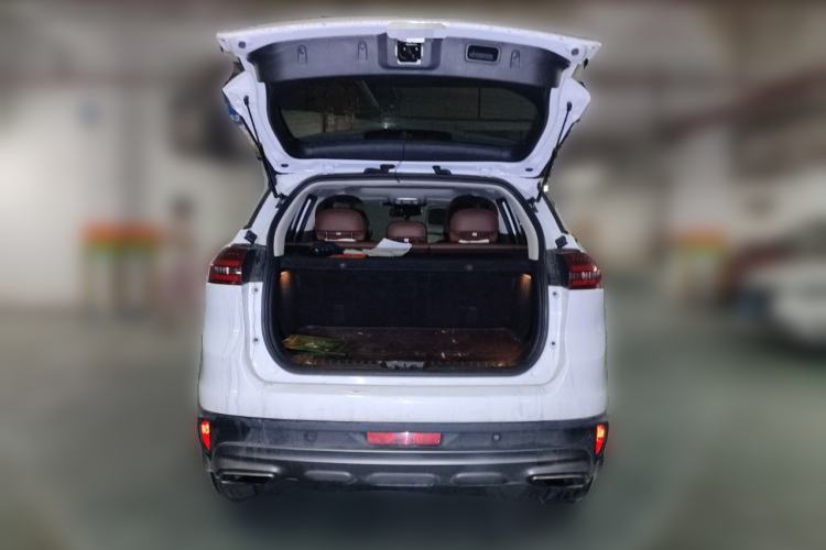 Used Geely Auto Emgrand X7 Sport 2018 1.8TD Automatic All-Wheel-Drive ZhiZun Model with 4G Connectivity Trunk