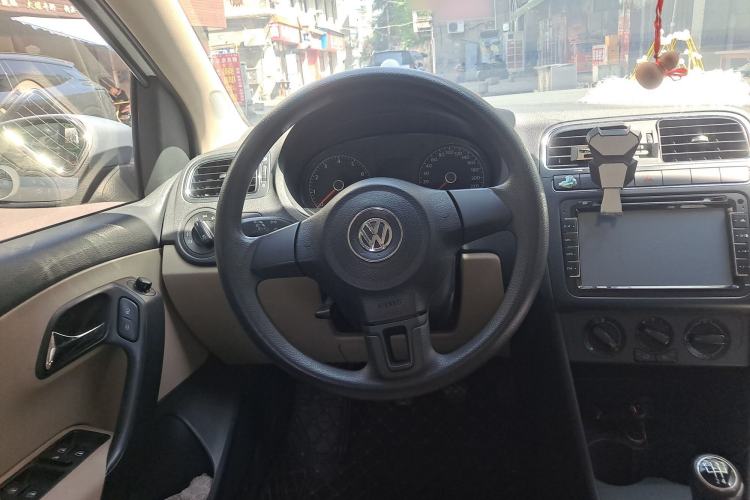 Used Volkswagen Polo 2011 1.4L Manual ZhiShang Edition Steering Wheel