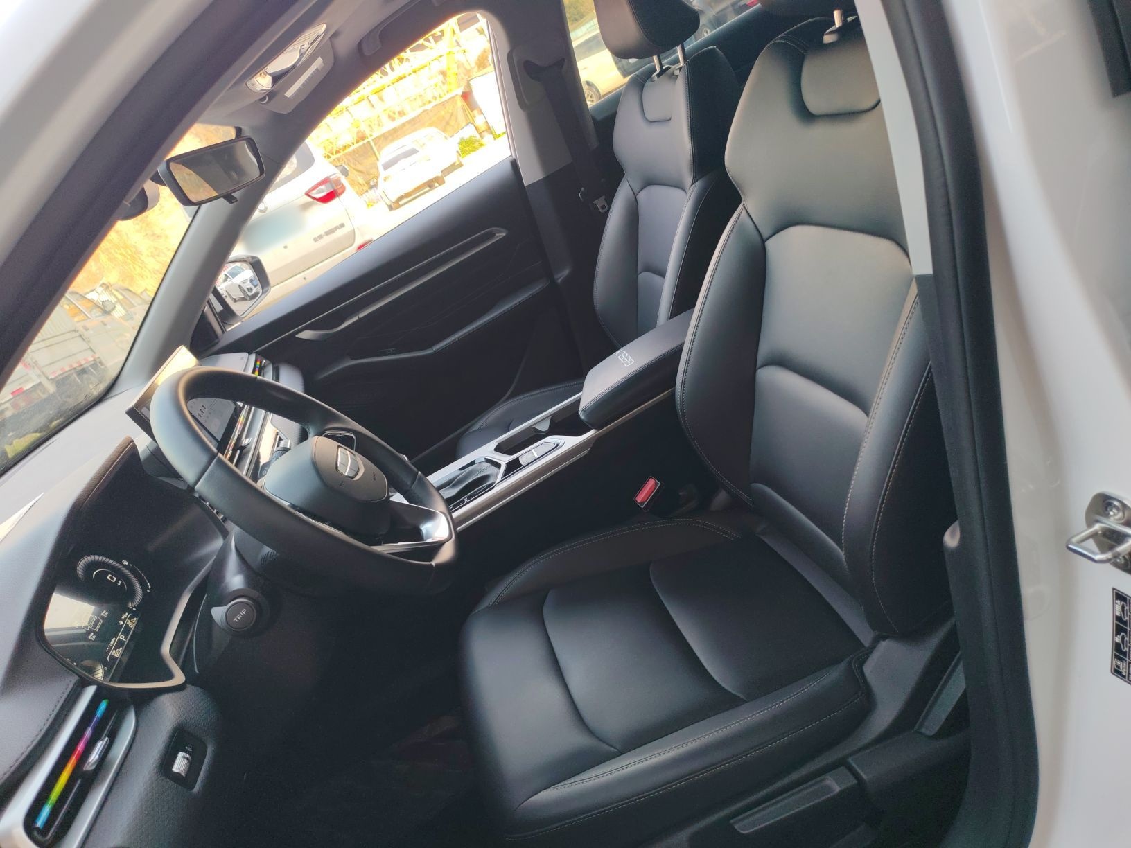 المقاعد الأمامية داخل السيارة