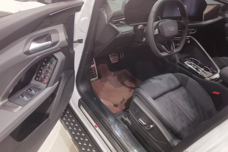 Used Audi Q5L 2026 Model Range: Intelligent Hybrid Premium Edition Driver Seat