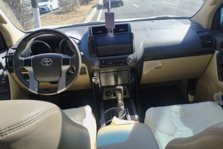 Used Toyota Prado  Center Console