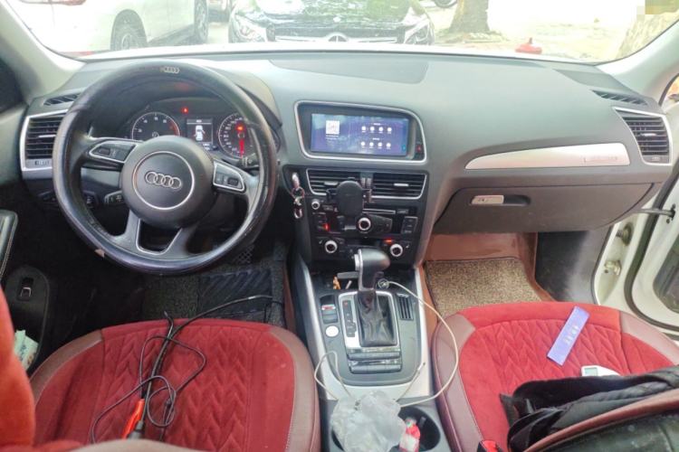 Used Audi Q5 2017 Plus 40 TFSI Technology Model Center Console