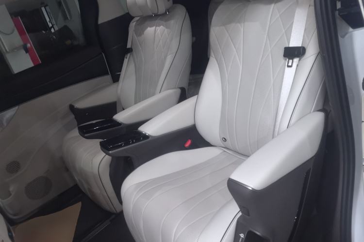 Used Denza D9 2024 DM-i 980 Four-Wheel Drive Prestige Model
