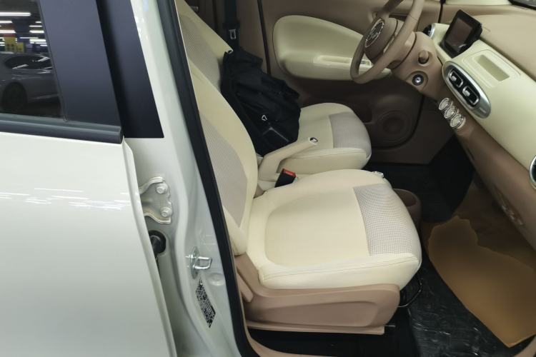 Used Wuling Hongguang MINIEV 2025 Four-Door Version Advanced Edition Right Front Seat